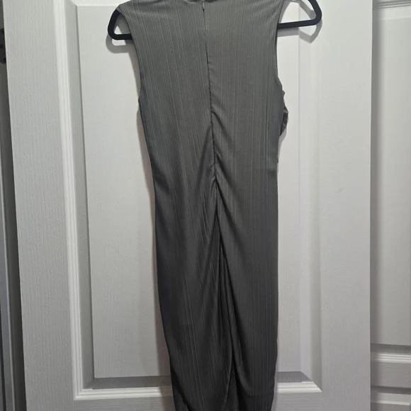 Dynamite Olive Green Sleeveless Midi Dress - Picture 2 of 2